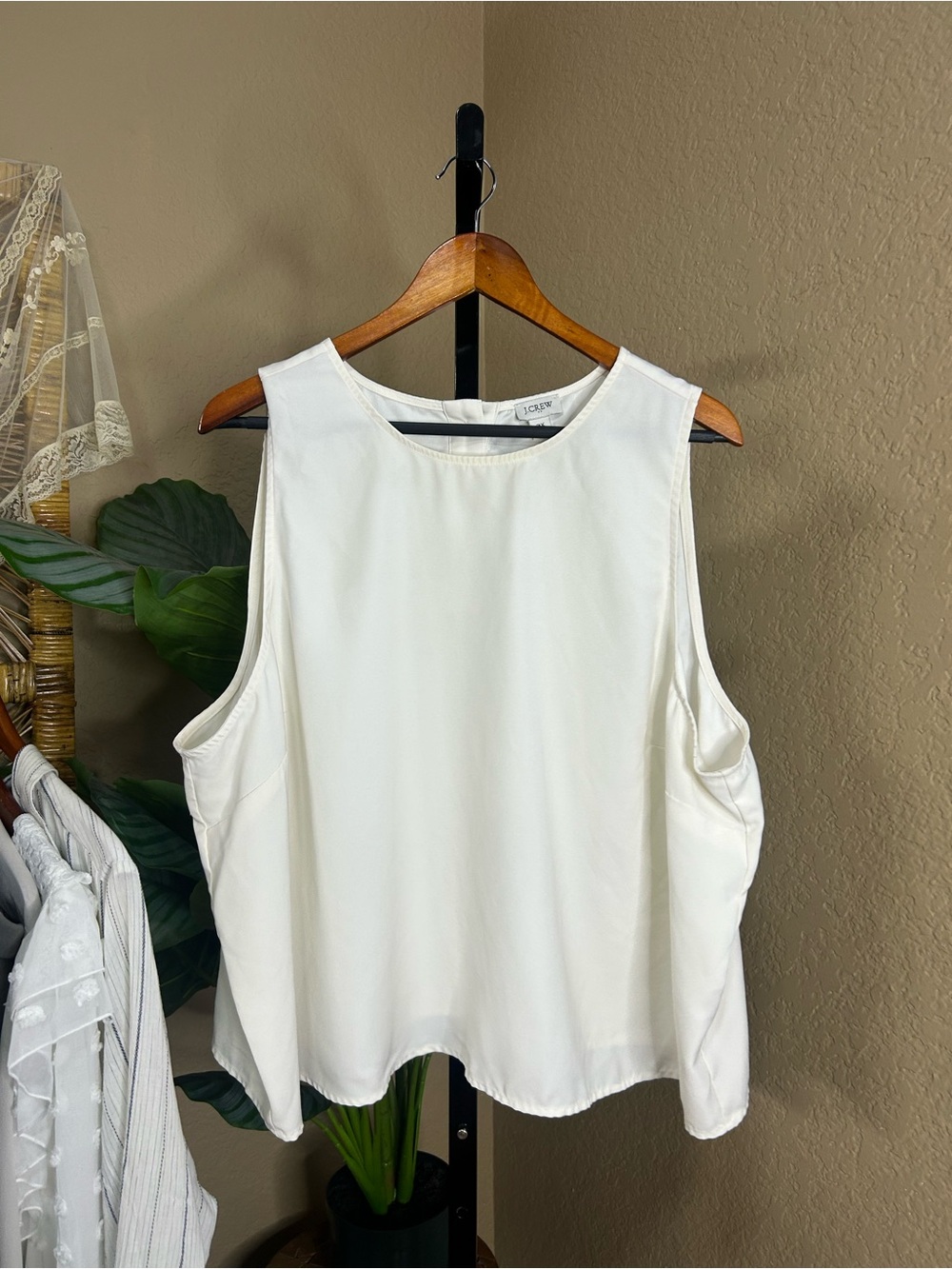 J. Crew 3X sleeveless boxy blouse pearl white with buttons in the back